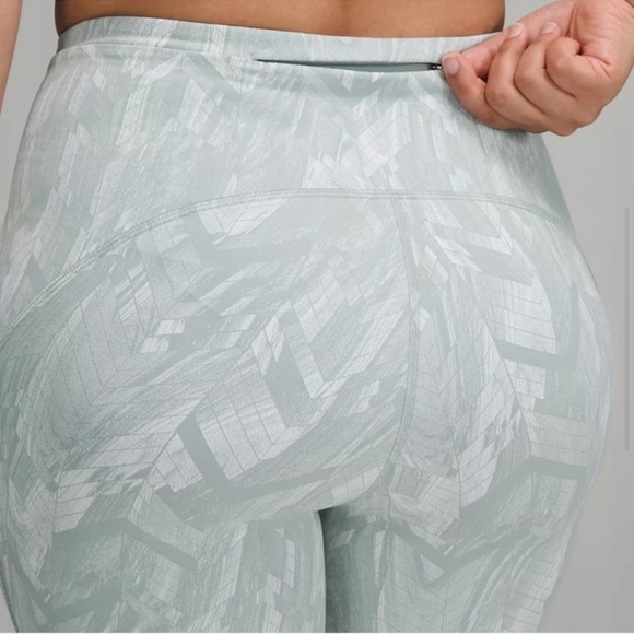 Lululemon Swift Speed High-Rise Short 8" Reverberate Chevron Jacquard Size 4 - Picture 2 of 6